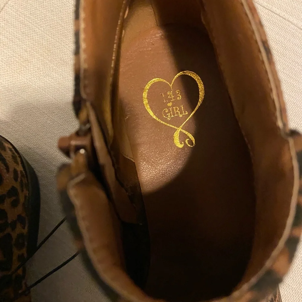 143 Girl animal print booties